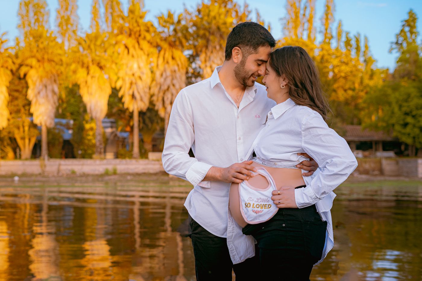 Pareja en sesión de exteriores